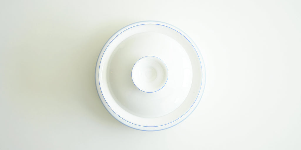 Top down view of the gaiwan, showing the concentric blue circles around the rims of each piece.